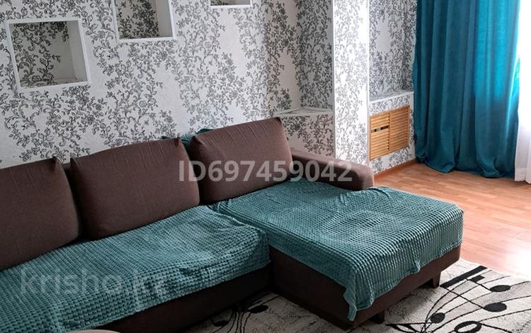 2-бөлмелі пәтер, 65 м², 4/4 қабат ай сайын, 6-й мкр 25, бағасы: 120 000 〒 в Актау, 6-й мкр — фото 2