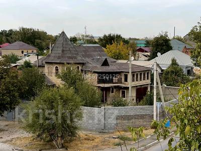 Отдельный дом · 8 комнат · 300 м² · 6 сот., Туркестанская улица 301 — Жанкожа батыра за 58 млн 〒 в Шымкенте, Енбекшинский р-н