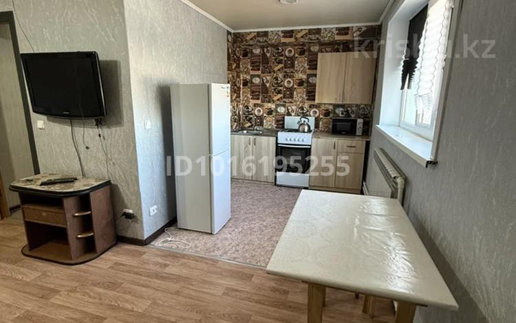 1-комнатная квартира · 35 м² · 3/3 этаж, мкр Михайловка , Степная 88/7 за 110 000 ₸ в Караганде, Казыбек би р-н — фото 2