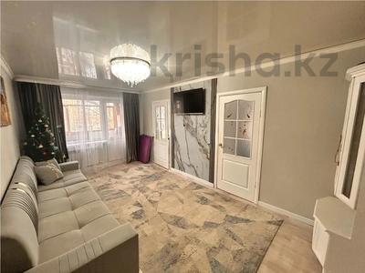 3-комнатная квартира · 47 м² · 3/5 этаж, Майкудук, 13й микрорайон за 11 млн ₸ в Караганде, Алихана Бокейханова р-н