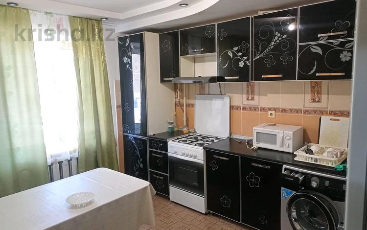 3-комнатная квартира · 70 м² · 2/9 этаж, мкр 12 25 за 170 000 ₸ в Актобе — фото 2