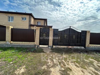 Аренда домов или дач в Актюбинской обл.: Отдельный дом · 4 комнаты · 120 м² · помесячно, Нур Актобе — Нур Сити, Коттеджный городок за 250 000 〒 Отдельный дом · 4 комнаты · 120 м² · помесячно, Нур Актобе — Нур Сити, Коттеджный городок за 250 000 〒