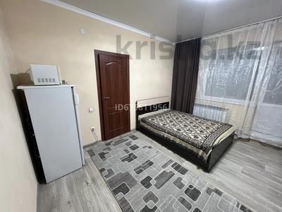 1-комнатная квартира, 32 м², 2/2 этаж помесячно, проспект Республики за 80 000 〒 в Караганде, Казыбек би р-н