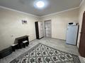 1-комнатная квартира, 32 м², 2/2 этаж помесячно, проспект Республики за 80 000 〒 в Караганде, Казыбек би р-н — фото 4