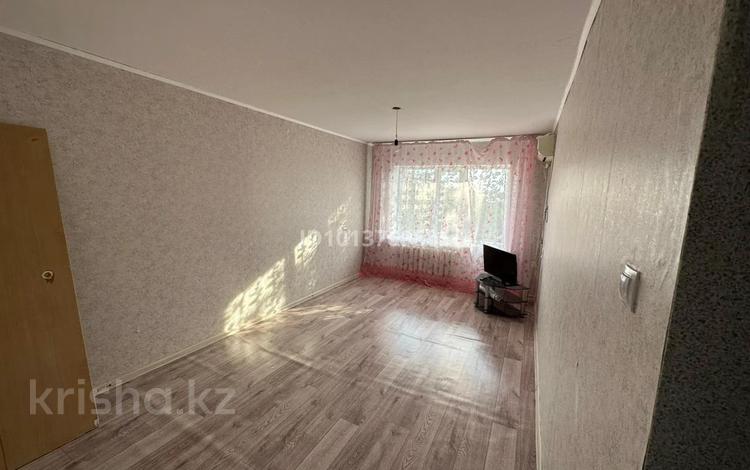 2-бөлмелі пәтер · 54 м² · 5/5 қабат, мкр Строитель 38, бағасы: 150 000 ₸ в Уральске — фото 2