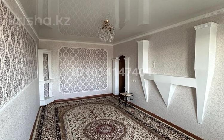 1-комнатная квартира · 32 м² · 5/5 этаж, мкр 5 68 — - Квартира в отличном состоянии, с хорошим ремонтом - ﻿﻿Общая площадь квартиры 32 кв. м. - ﻿﻿5/5 этаж - ﻿﻿В шаговой доступности: школа Nº30, парк Абая, Акимат, Медакадемия им. Оспанова, Гум. колледж, клиника Шипагер, аптеки, магазины, супермаркет - Дина, Анвар и многое другое. - ﻿﻿Чистый подъезд, открытый двор, двор тихий, имеется детская площадка; за 150 000 ₸ в Актобе — фото 2