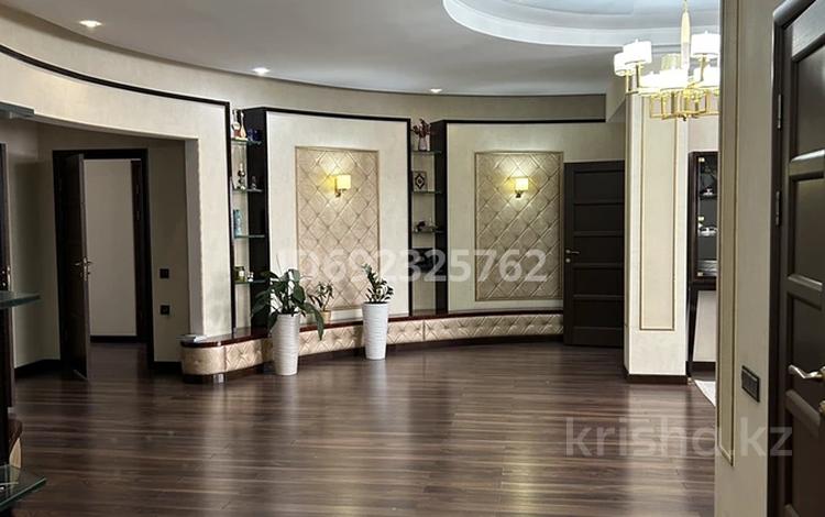 5-комнатная квартира, 205 м², 7/8 этаж, Кунаева — Кунаева за 120 млн 〒 в Шымкенте, Аль-Фарабийский р-н — фото 2