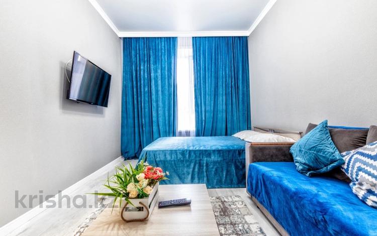 1-бөлмелі пәтер, 40 м², 5/10 қабат тәулігіне, Туран 42, бағасы: 12 000 〒 в Астане, Есильский р-н — фото 2