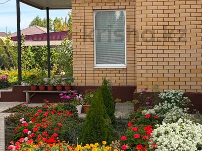 Отдельный дом · 7 комнат · 262 м² · 10 сот., Нарена Имашева 17а за 65 млн ₸ в Актобе, жилой массив Заречный-2