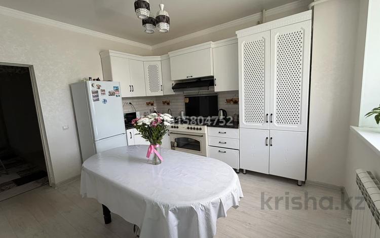 3-бөлмелі пәтер · 90 м² · 1/5 қабат, Алтын орда ш/а., ​Батыс 2 микрорайон 10е, бағасы: 36.5 млн ₸ в Актобе, мкр. Алтын орда — фото 2