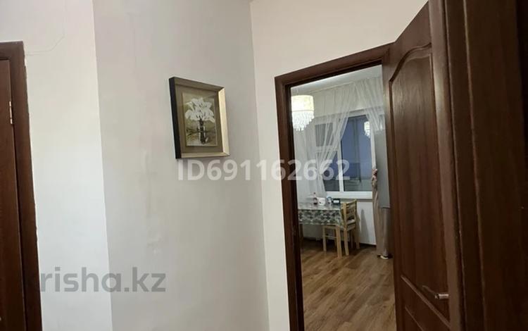 1-комнатная квартира · 46 м² · 4/5 этаж, мкр Нурсая 104 за 140 000 ₸ в Атырау — фото 2