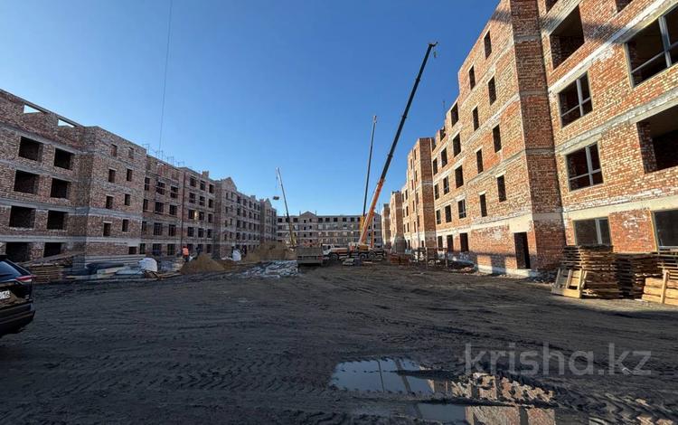 2-бөлмелі пәтер · 92 м² · 4/5 қабат, Кокжал Барака 18 а, б, в, бағасы: ~ 38.9 млн ₸ в Усть-Каменогорске — фото 2