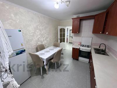 4-комнатная квартира · 85 м² · 2/5 этаж, мкр Аксай-3А за 400 000 ₸ в Алматы, Ауэзовский р-н