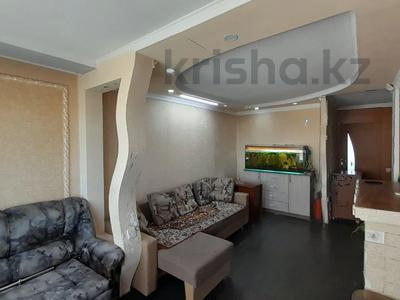 3-комнатная квартира, 62 м², 5/5 этаж, 6 МКР за 10.5 млн 〒 в Темиртау