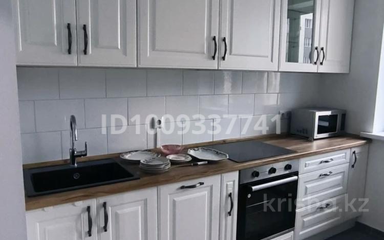2-комнатная квартира · 55 м² · 7/12 этаж, мкр Дарабоз 33 за 280 000 ₸ в Алматы, Алатауский р-н — фото 2