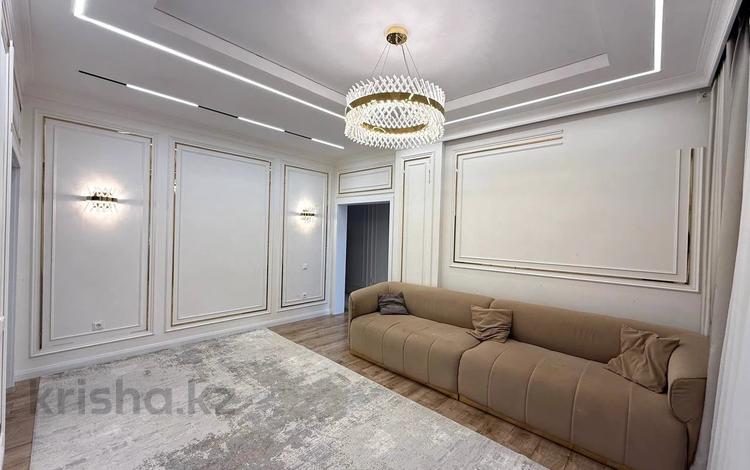4-комнатная квартира · 110 м² · 2/10 этаж, Бокейхана 25 за 500 000 ₸ в Астане, Есильский р-н — фото 2