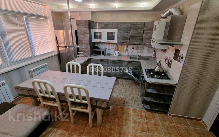 2-комнатная квартира · 72 м² · 7/9 этаж, Сатпаева 2Б за 300 000 ₸ в Атырау — фото 7