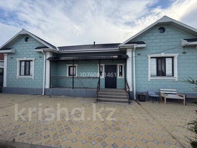 Отдельный дом · 6 комнат · 250 м² · 10 сот., мкр Кокарна, 13улица . — Возле школы 32 за 48 млн ₸ в Атырау
