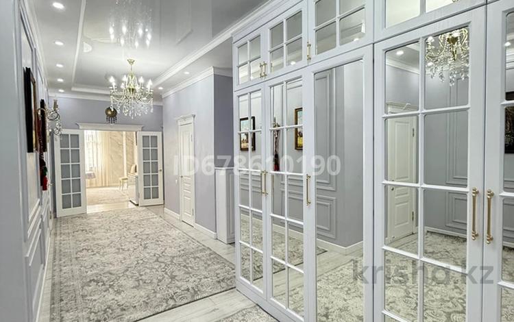 3-комнатная квартира · 147 м² · 9/10 этаж, 17-й мкр 17-й микрорайон за 60 млн ₸ в Актау — фото 27