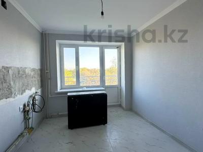3-бөлмелі пәтер · 63 м² · 4/5 қабат, Самал, бағасы: 22 млн ₸ в Талдыкоргане, мкр Самал