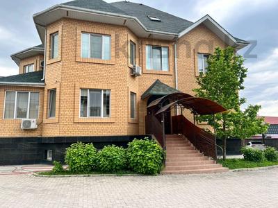 Аренда домов или дач в Алматы: Отдельный дом · 10 комнат · 500 м² · помесячно, мкр Баганашыл — Сыргабекова за 2.7 млн 〒 Отдельный дом · 10 комнат · 500 м² · помесячно, мкр Баганашыл — Сыргабекова за 2.7 млн 〒 в Алматы, Бостандыкский р-н