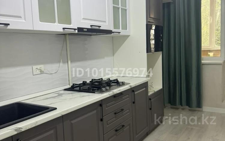 3-комнатная квартира · 70 м² · 3/5 этаж, мкр Калкаман-2 8 за 300 000 ₸ в Алматы, Наурызбайский р-н — фото 2