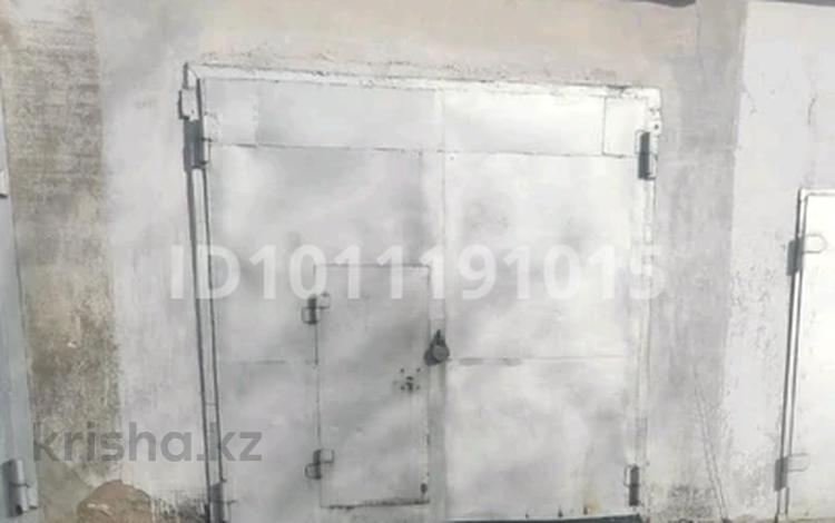 Гараж · 25 м² · Казыбек би 8 — Внутри 2-го квартала напротив акимата гаража большой входит Газель, бағасы: 5.3 млн ₸ в Топаре — фото 4