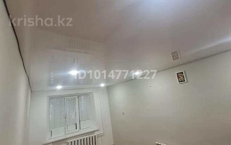 2-комнатная квартира · 42 м² · 8/9 этаж, Абая 121 — 8 школа за 100 000 ₸ в Уральске — фото 2