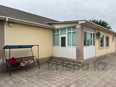 Отдельный дом · 5 комнат · 230 м² · 10 сот., мкр Ракуша, Бокашев за 37 млн 〒 в Атырау