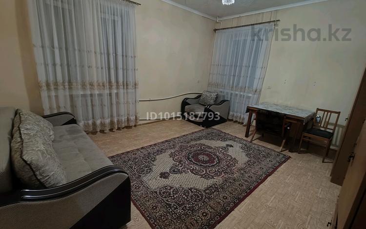 2-бөлмелі пәтер · 54 м² · 2/2 қабат, Казбекова 27, бағасы: 10 млн ₸ в Балхаше — фото 2