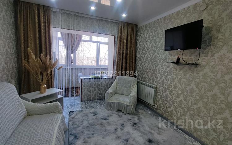 2-комнатная квартира, 46 м², 4/5 этаж по часам, проспект Абая 155 — улица Ташкентская за 1 500 〒 в Таразе — фото 2