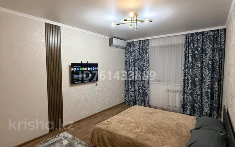 1-комнатная квартира · 43 м² · 3/5 этаж, мкр Кунаева 20/1 — В самом центре 6 мкр за 10 000 ₸ в Уральске — фото 17
