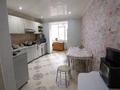 2-комнатная квартира · 55.5 м² · 5/5 этаж, Авиагородок 25 — С зади магазина Кутузовский. Напротив казпочты за 15 млн ₸ в Актобе, мкр Авиагородок — фото 2