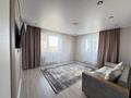 2-комнатная квартира · 62 м² · 2/16 этаж, Мангилик Ел 74 — Квартира новая со свежим ремонтом. Остановка «Карлыгаш 2» , рядом детский сад и школа .На против Республиканской мечети за 350 000 ₸ в Астане, Есильский р-н — фото 3