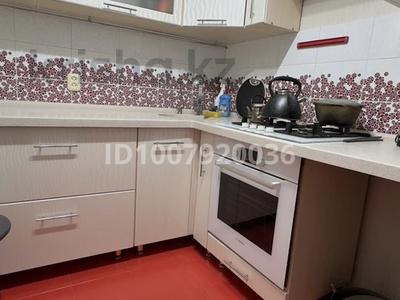 3-комнатная квартира · 62.1 м² · 5/5 этаж, Маметова 60 — курмангазы,кердери за 16.3 млн 〒 в Уральске, мкр Школьник