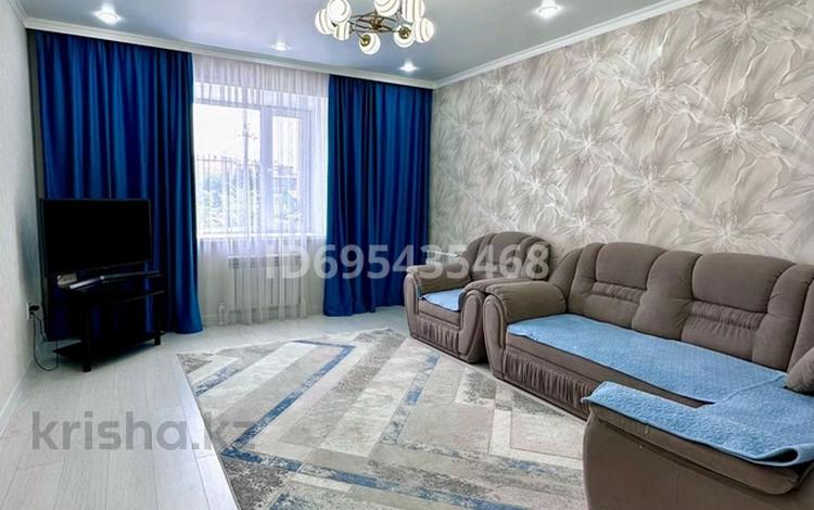 3-бөлмелі пәтер, 85 м², 3/5 қабат тәулік бойы, Байтурсынова — Ауэзова, бағасы: 18 000 〒 в Кокшетау — фото 2