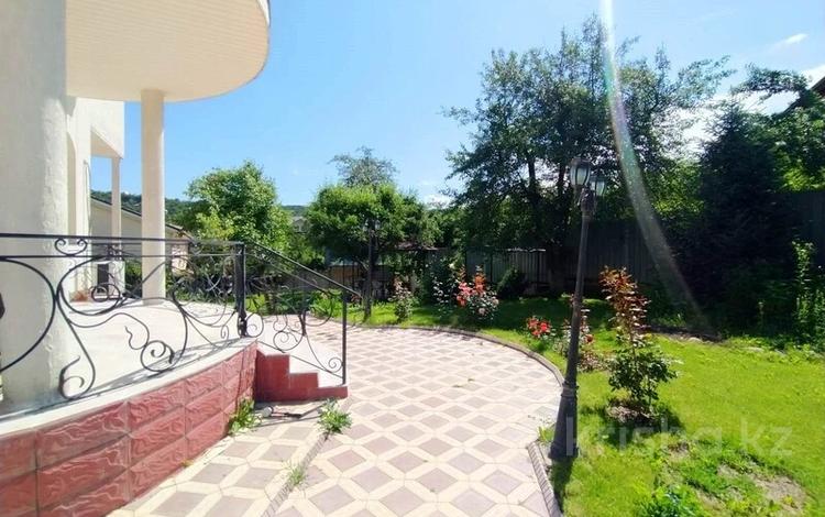 Жеке үй · 8 бөлме · 360 м², мкр Коктобе, Кыз Жибек 86 — Достык, бағасы: 1.8 млн 〒 в Алматы, Медеуский р-н — фото 2