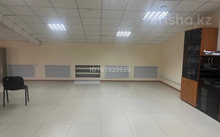 Офисы, образование, кабинеты и рабочие места · 72 м² за 158 400 〒 в Уральске — фото 2