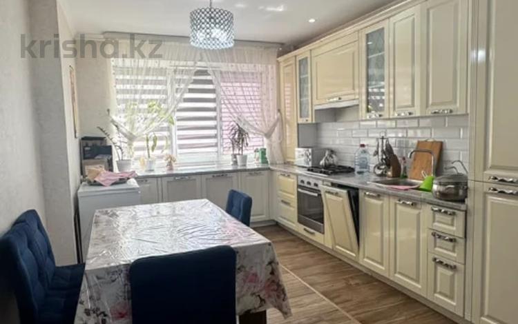 3-комнатная квартира · 100 м² · 3/5 этаж, мкр. Алтын орда 5/2 за 41 млн ₸ в Актобе — фото 2