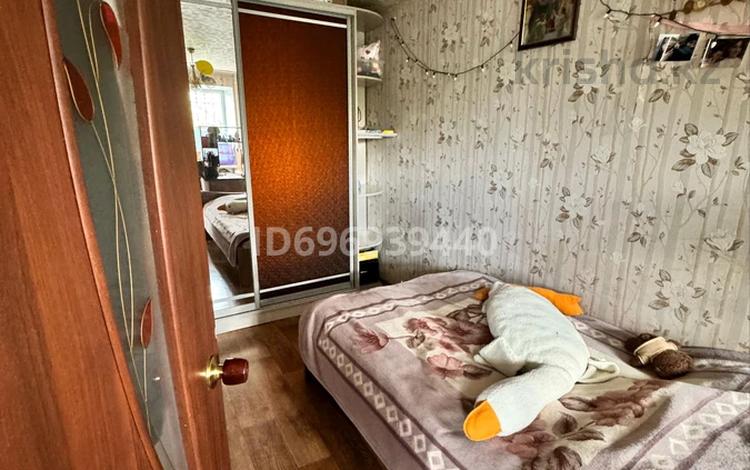 2-комнатная квартира, 40 м², 2/5 этаж, Майкудук, Майкудук, 15й микрорайон 7 за 12 млн 〒 в Караганде, Алихана Бокейханова р-н — фото 2