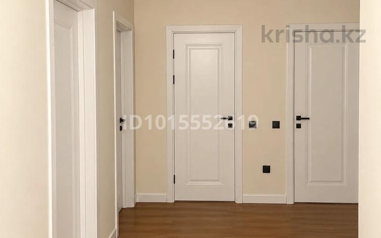 3-комнатная квартира · 90 м² · 7/12 этаж, Е-117 43 за 300 000 ₸ в Астане, Есильский р-н — фото 2
