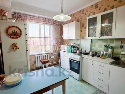 3-комнатная квартира · 67.9 м² · 5/12 этаж, мкр Аксай-2 13а за 45 млн ₸ в Алматы, Ауэзовский р-н