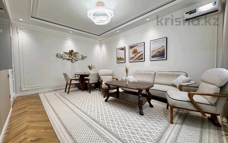 2-комнатная квартира · 90 м² · 8 этаж, Аль-Фараби 41 за 600 000 ₸ в Алматы, Бостандыкский р-н — фото 2