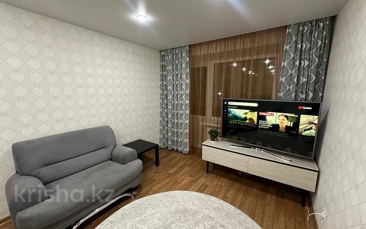 1-комнатная квартира · 35 м² · 2/9 этаж, Кабанбай батыра 156 — Гостиница Усть-Каменогорск за 15 000 ₸ — фото 4