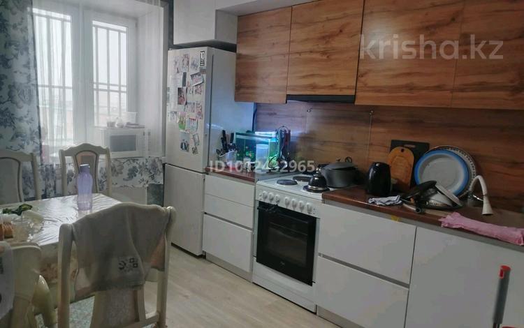3-комнатная квартира · 79 м² · 6/9 этаж, Абая 1 за 33 млн ₸ в Усть-Каменогорске — фото 2
