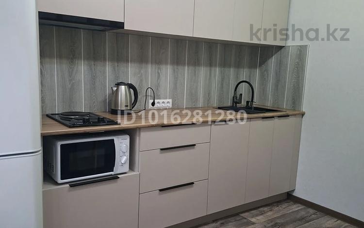 2-бөлмелі пәтер · 51 м² · 1/9 қабат, Юго-Восток ш/а., Мкр Юго-Восток Гульдер 1 2, бағасы: 220 000 ₸ в Караганде, Казыбек би р-н — фото 2