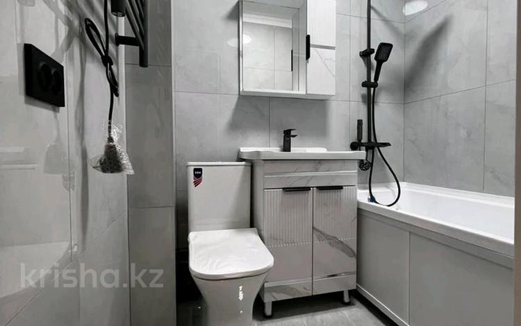 2-бөлмелі пәтер · 44 м² · 2/4 қабат, 8-й мкр. 5, бағасы: 29.8 млн ₸ в Алматы, Ауэзовский р-н — фото 2