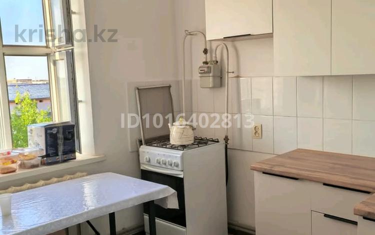 2-бөлмелі пәтер · 60 м² · 5/5 қабат, Абдырахманова 27 — 12 мектеп лицей жанында, бағасы: 150 000 ₸ в  — фото 2