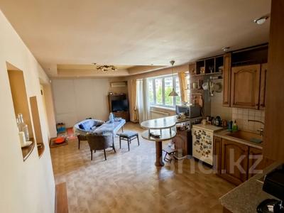 5-бөлмелі пәтер · 130 м² · 5/5 қабат, Кабанбай Батыра, бағасы: 118 млн ₸ в Алматы, Медеуский р-н