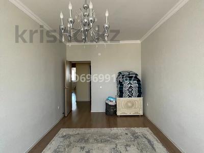 2-бөлмелі пәтер, 60 м², 4/5 қабат, мкр Жулдыз, КажелСариева 64а, бағасы: 15.2 млн 〒 в Атырау, мкр Жулдыз